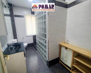 Bathroom of Flat to rent in Ávila Capital  with Heating, Parquet flooring and Terrace