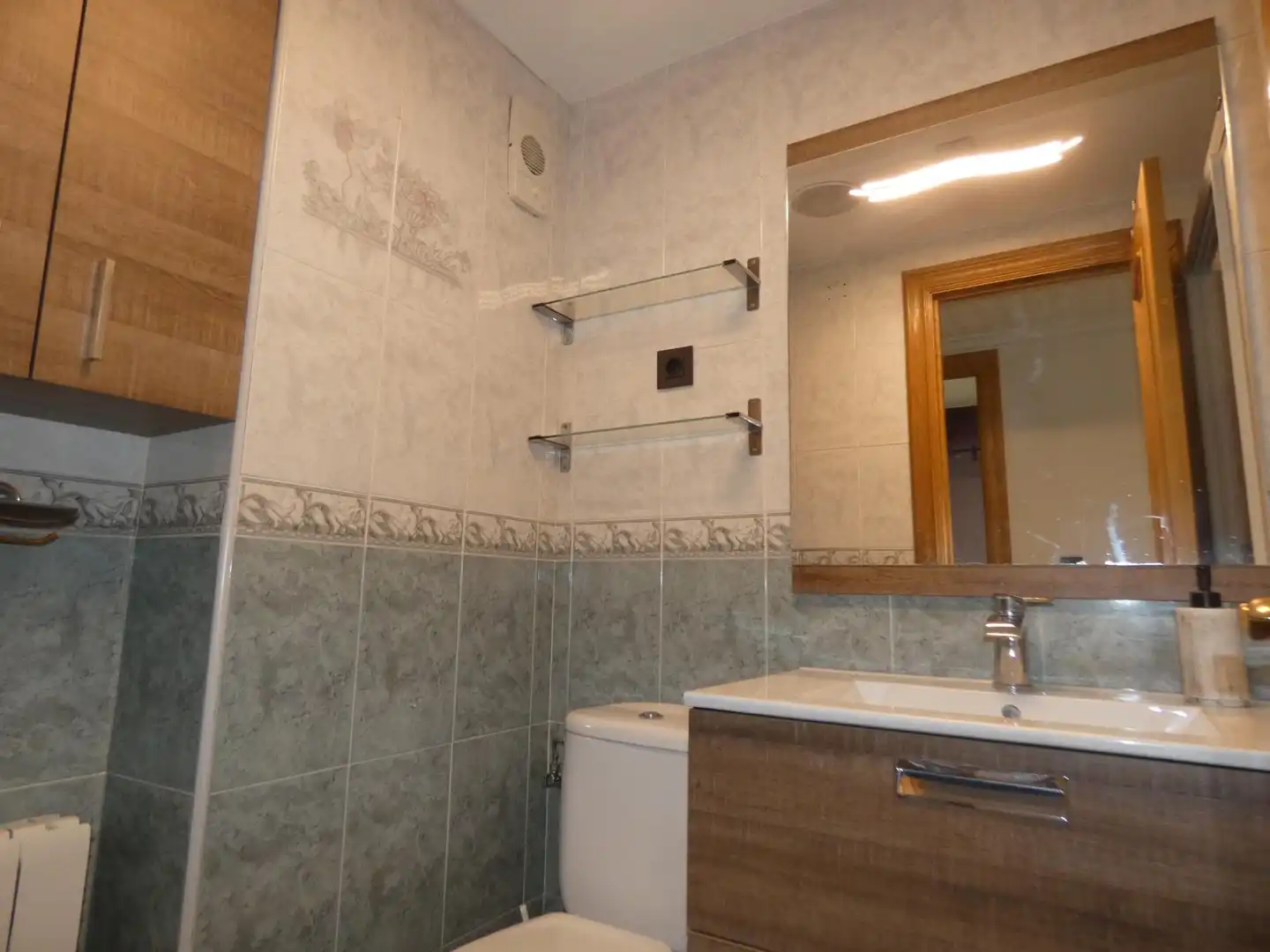 Bathroom of Flat for rent in Zaragoza  with Air Conditioner, Heating and Furnished