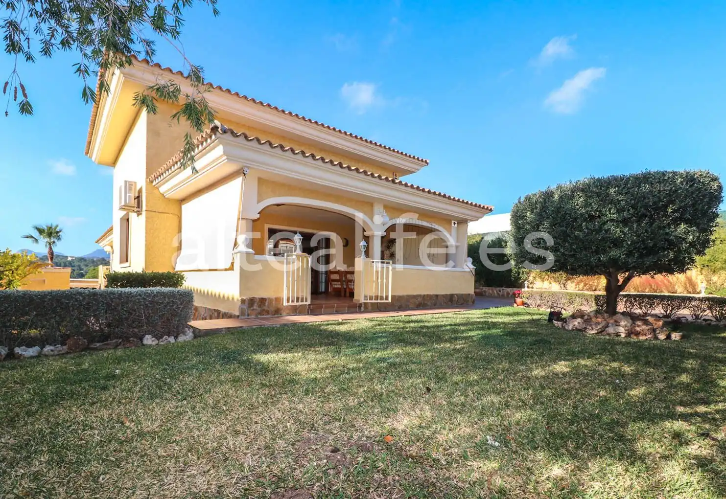 Vista exterior de Casa o chalet en venta en La Nucia con Aire acondicionado, Calefacción y Jardín privado