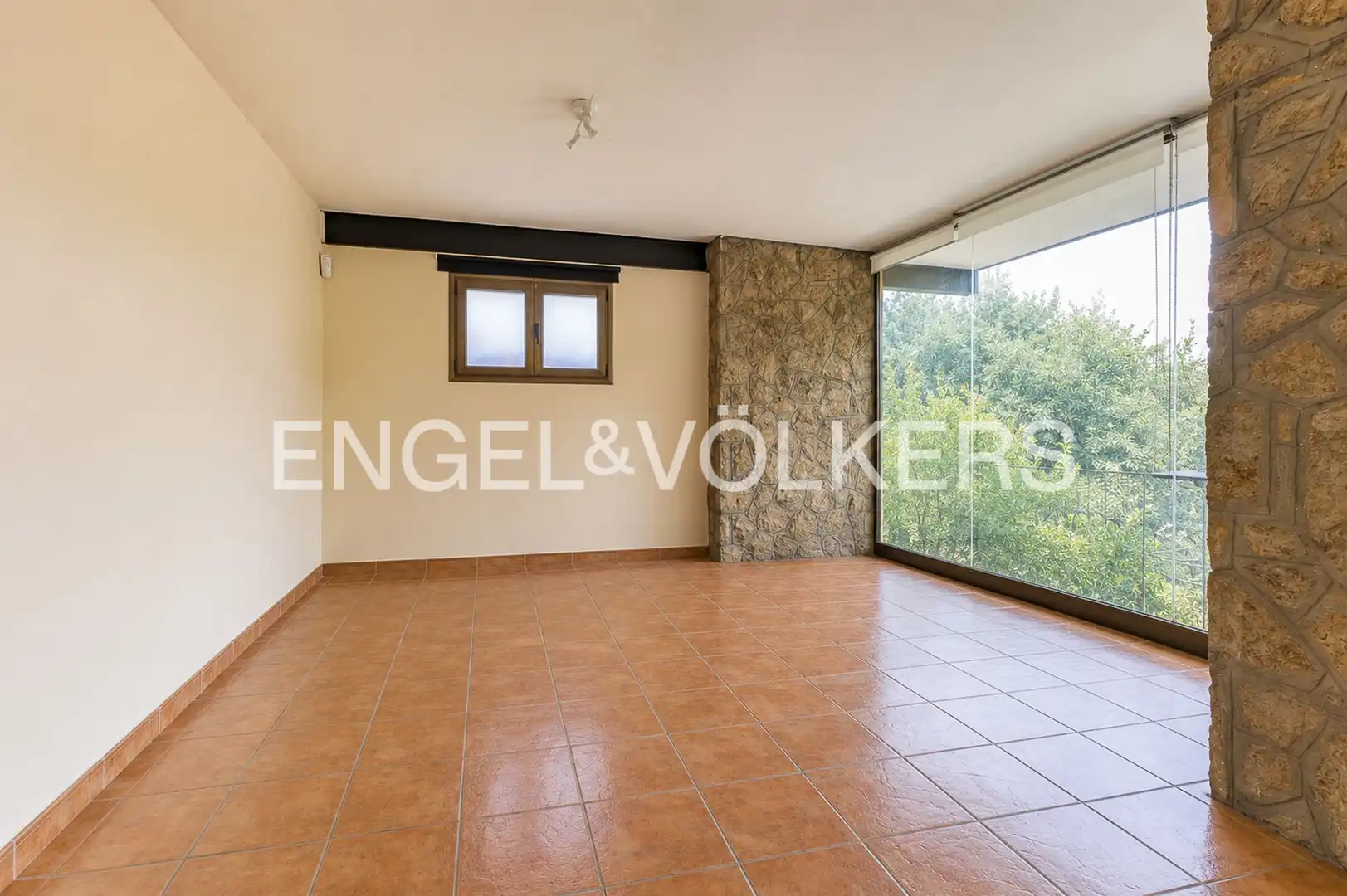 Sala d'estar de Casa o xalet en venda en Molins de Rei amb Aire condicionat, Calefacció i Jardí privat