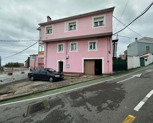 Vista exterior de Casa adosada en venda en Burela amb Terrassa i Piscina