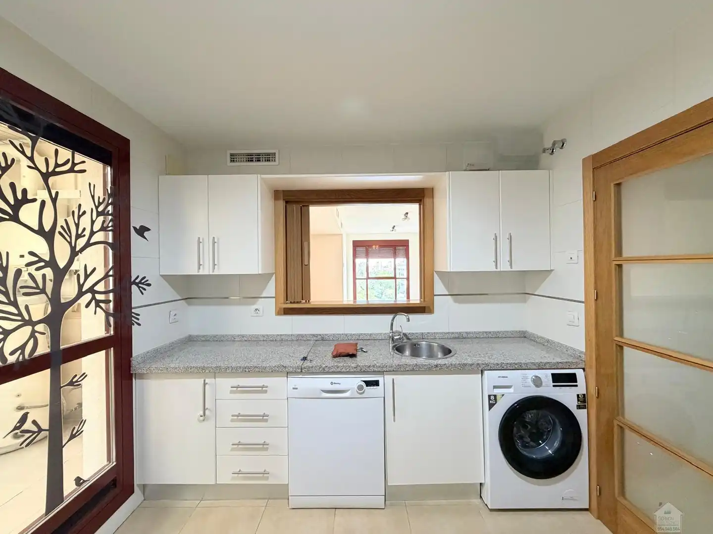 Kitchen of Flat for rent in Sevilla  with Air Conditioner, Storage room and Community pool
