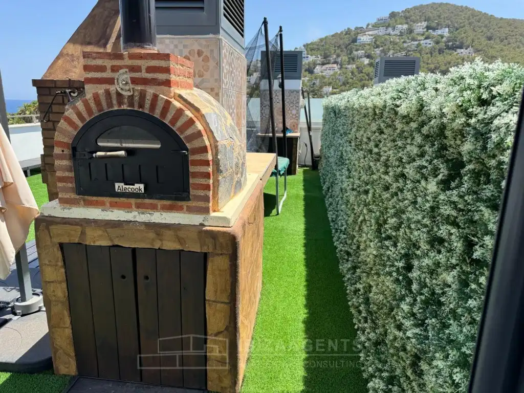 Vista exterior de Apartamento en venta en Santa Eulària des Riu con Aire acondicionado, Calefacción y Piscina