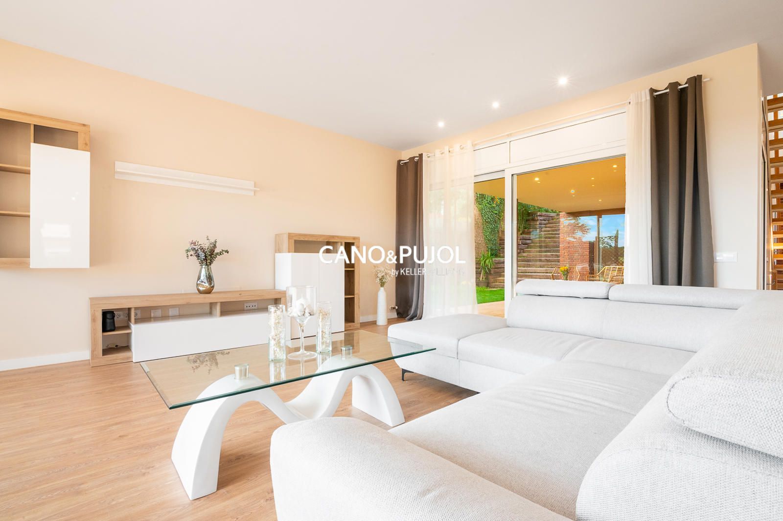 Living room of House or chalet for sale in Sant Cugat del Vallès  with Air Conditioner, Terrace and Swimming Pool