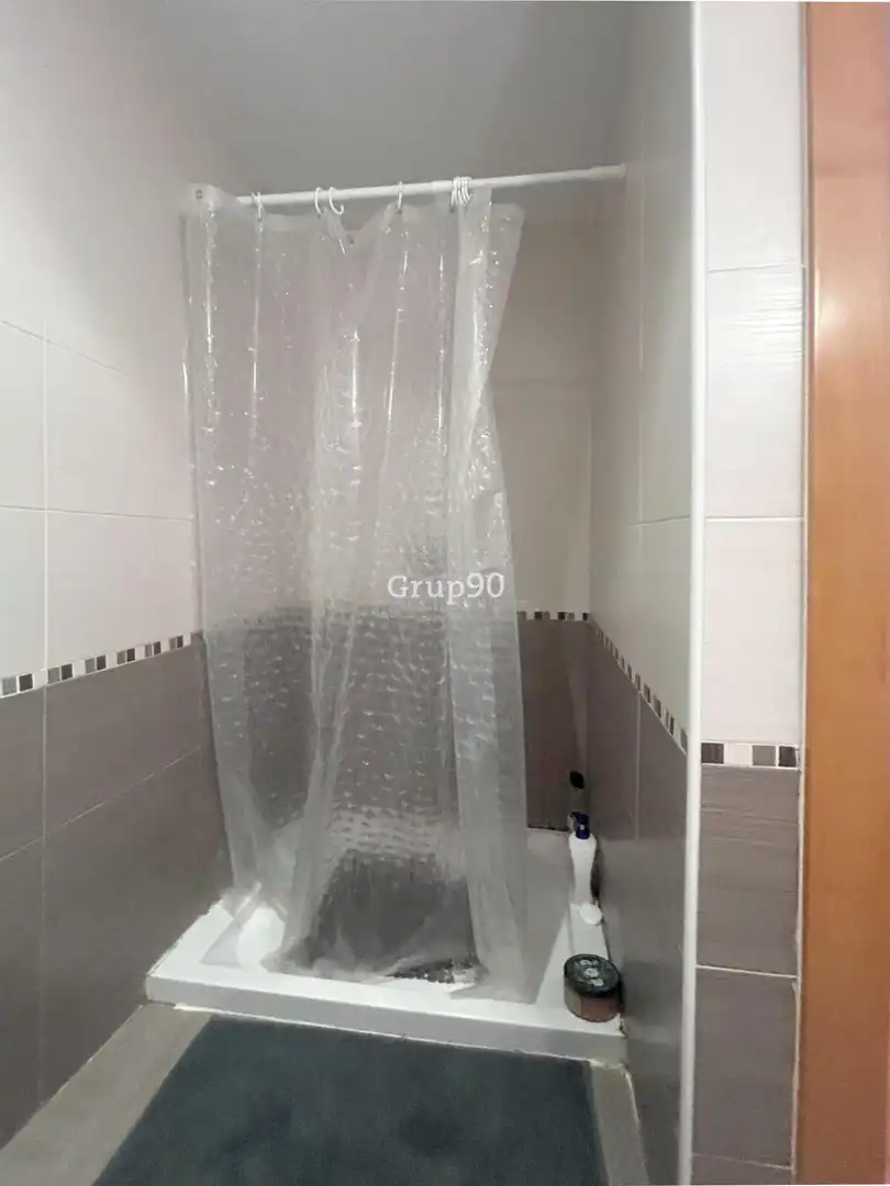 Baño de Piso en venta en Lleida con Calefacción y Parquet