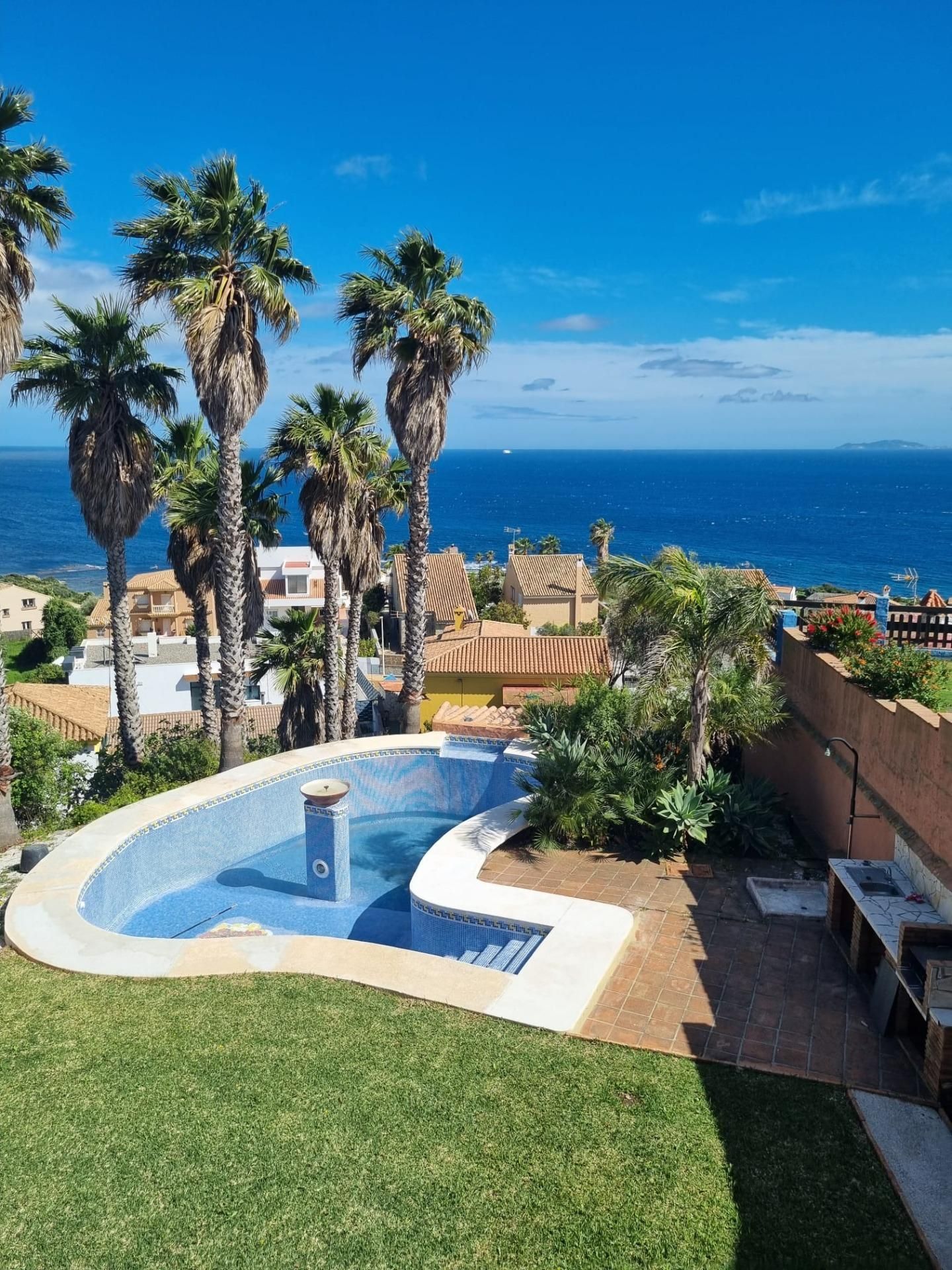 Piscina de Casa o xalet en venda en Algeciras amb Jardí privat i Piscina comunitària