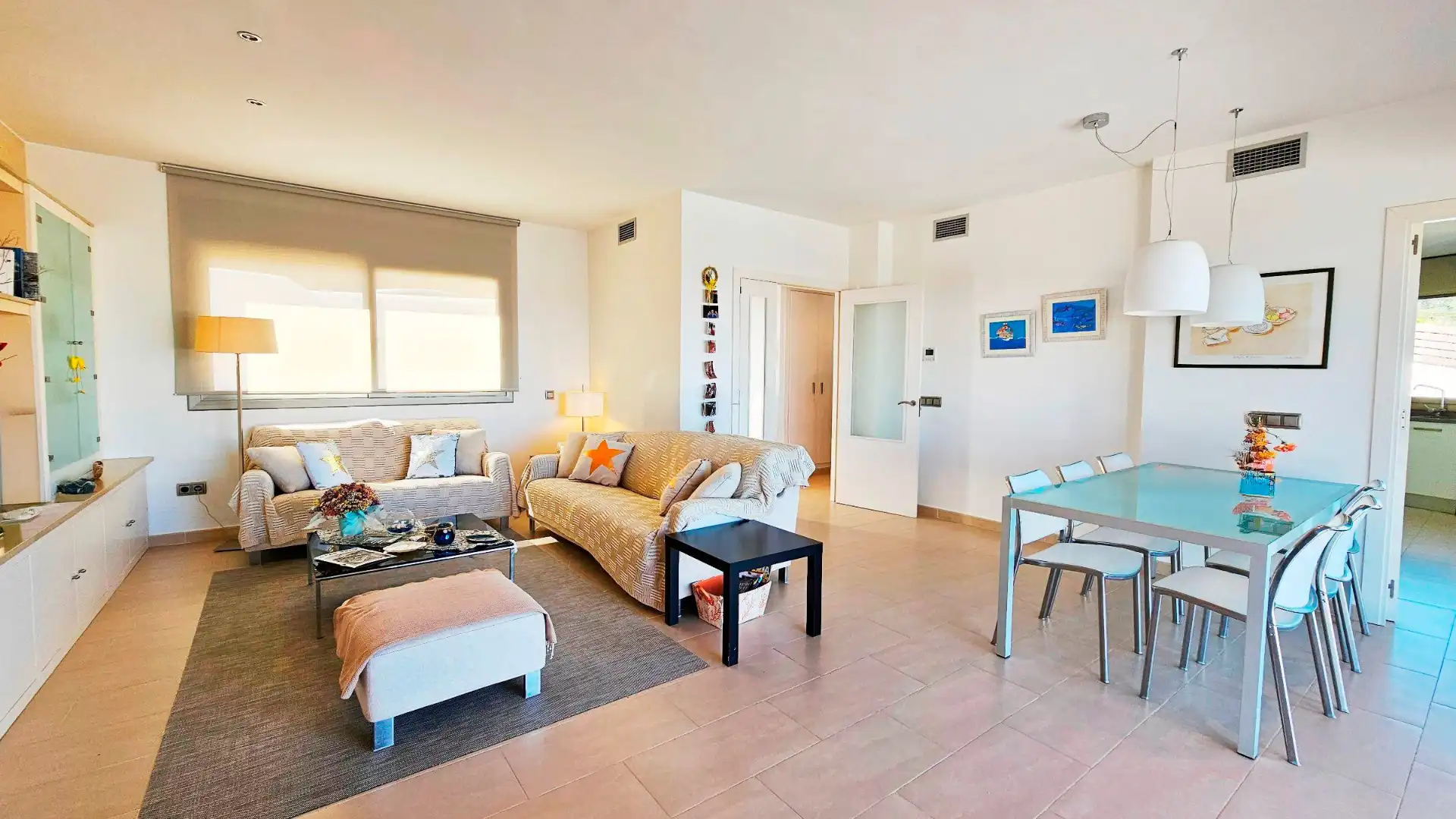 Sala de estar de Casa o chalet en venta en El Port de la Selva con Aire acondicionado, Calefacción y Jardín privado