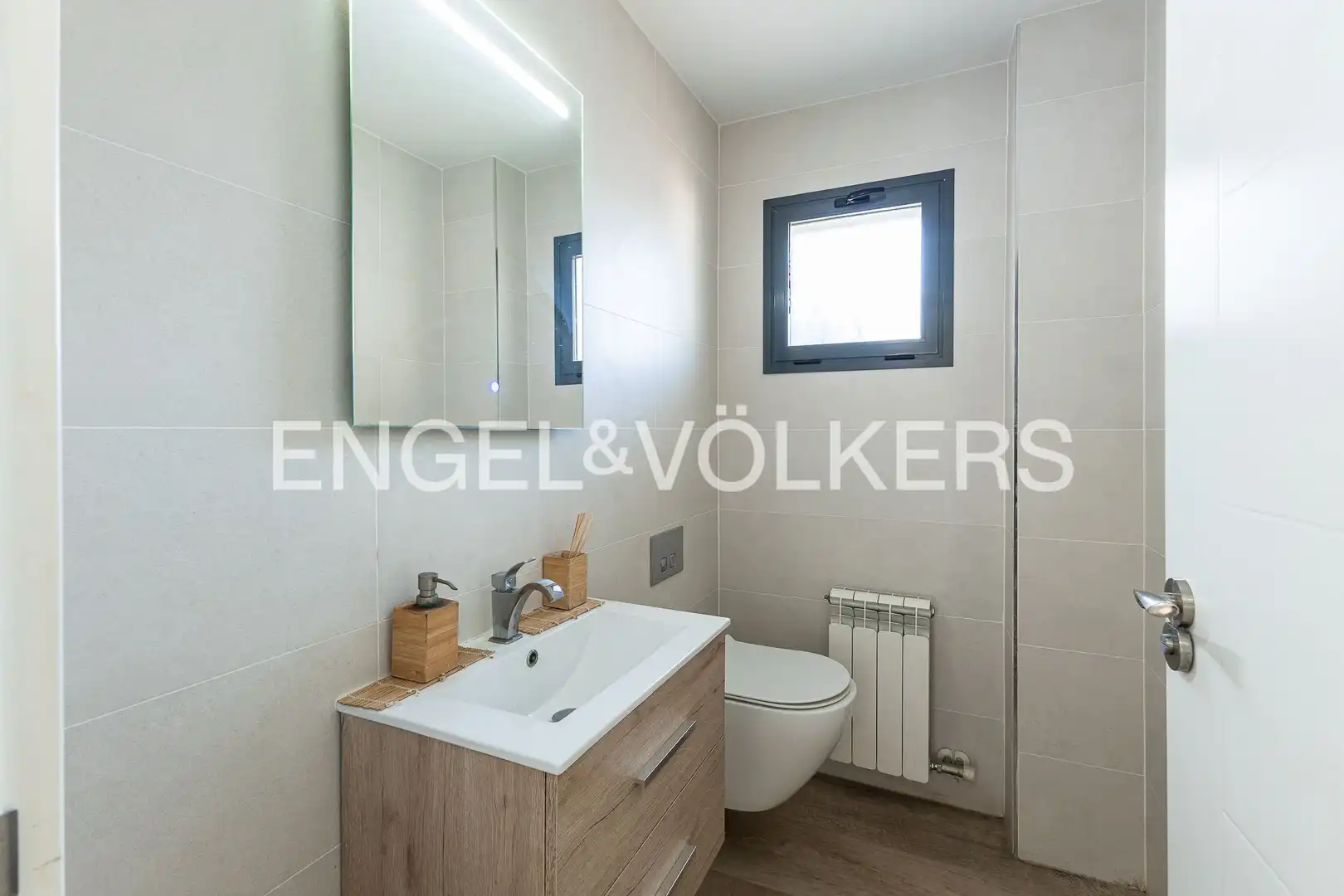 Baño de Casa adosada en venta en Canet de Mar con Aire acondicionado, Calefacción y Jardín privado