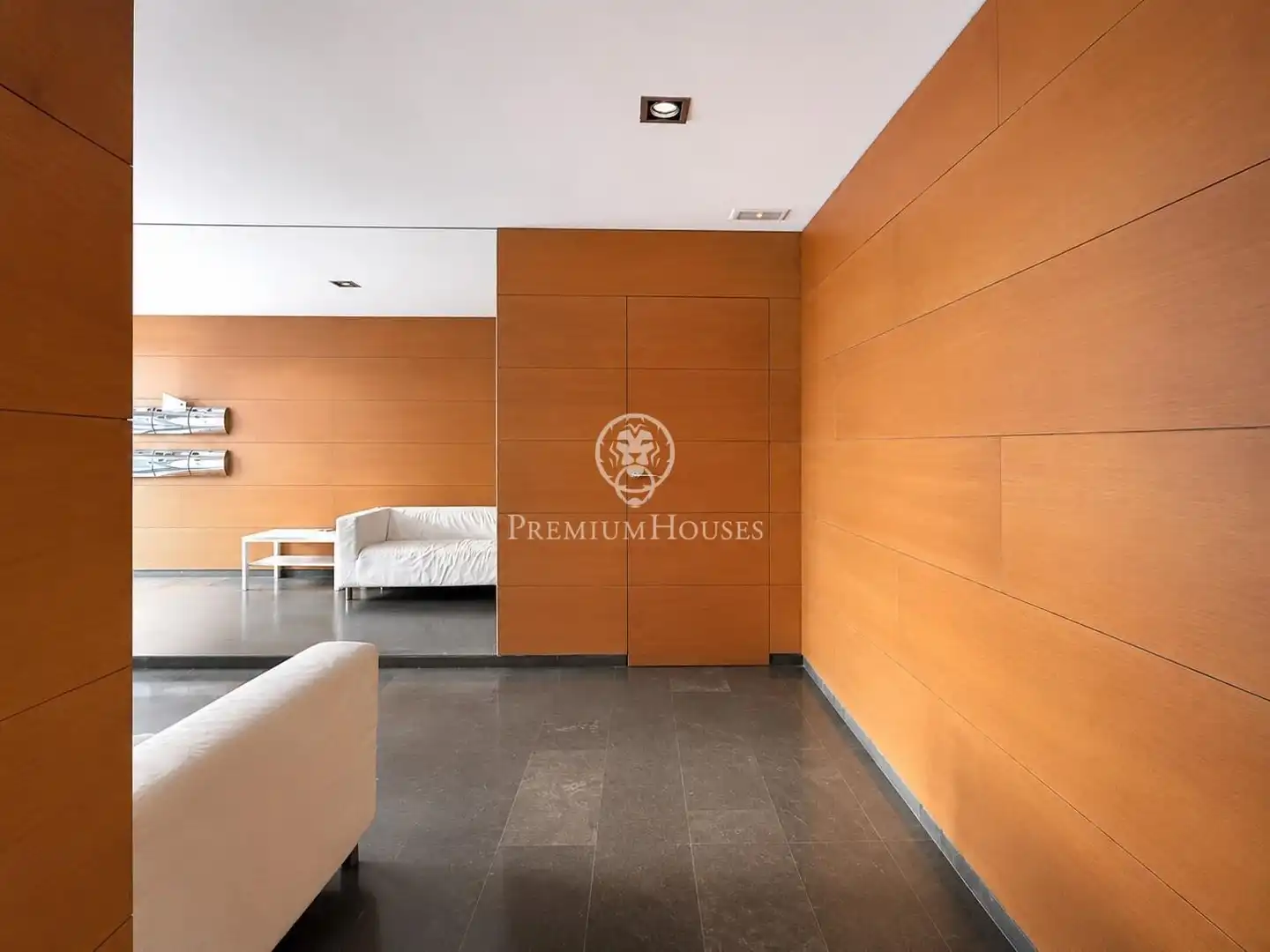 Wohnung zum Verkauf in Barcelona mit Heizung, Privatgarten und Terrasse