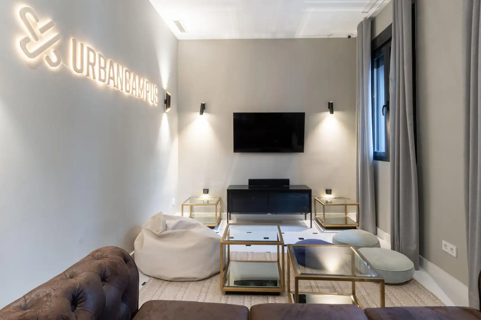 Living room of Study for rent in Madrid  with Air Conditioner, Heating and Furnished