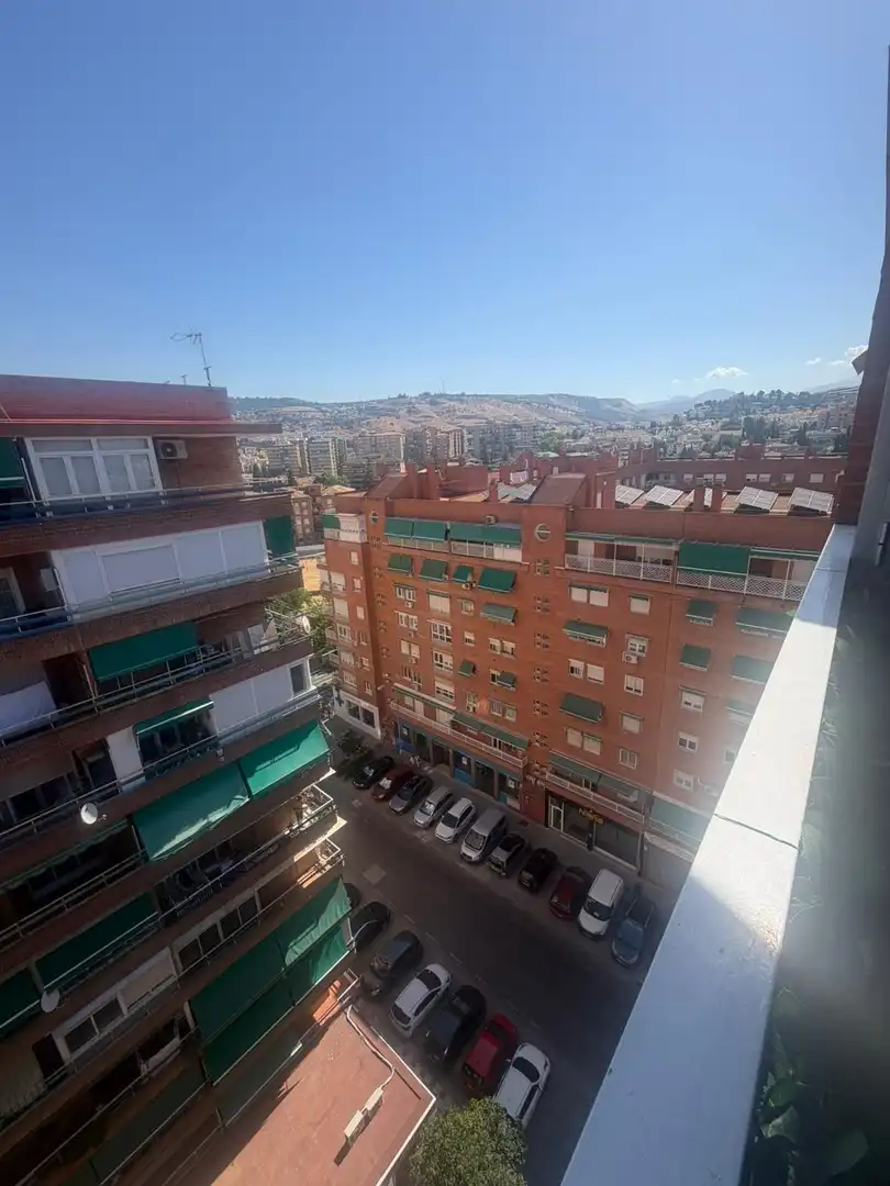 Vista exterior de Piso de alquiler en Granada con Trastero, Amueblado y Balcón