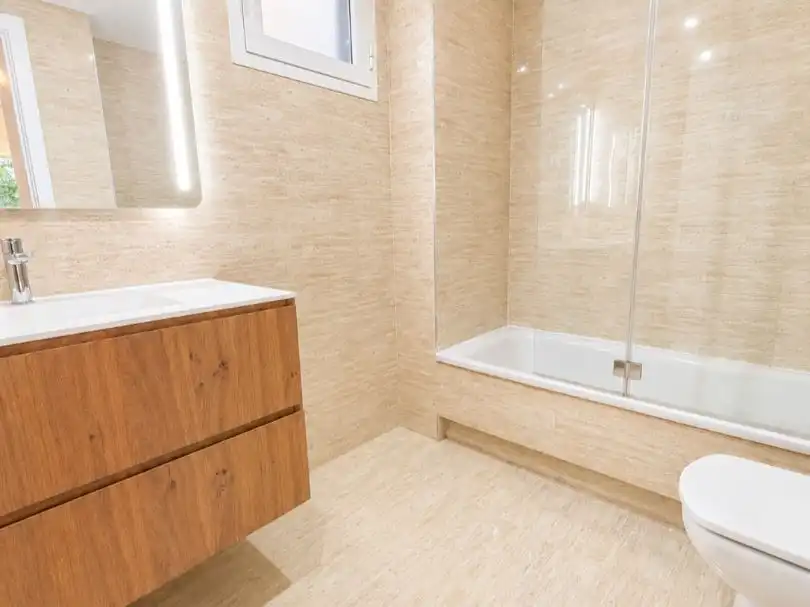 Badezimmer von Wohnung zum Verkauf in Las Rozas de Madrid mit Klimaanlage, Terrasse und Schwimmbad