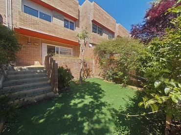 Casa a schiera con piscina in vendita a Paseo GARBI 13