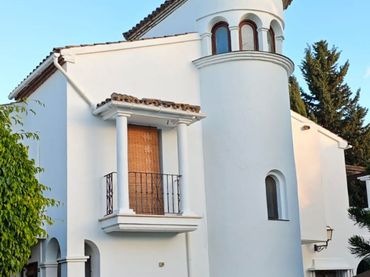 Maison jumelée avec piscine à vendre à Avenida Benamara 15