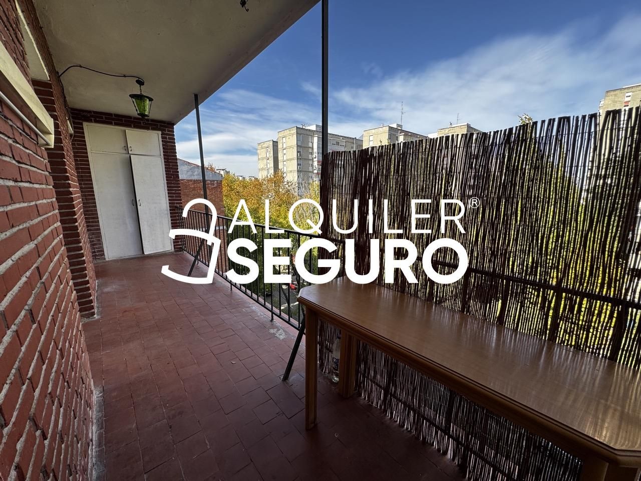 Exterior view of Flat to rent in  Madrid Capital  with Heating, Terrace and Furnished