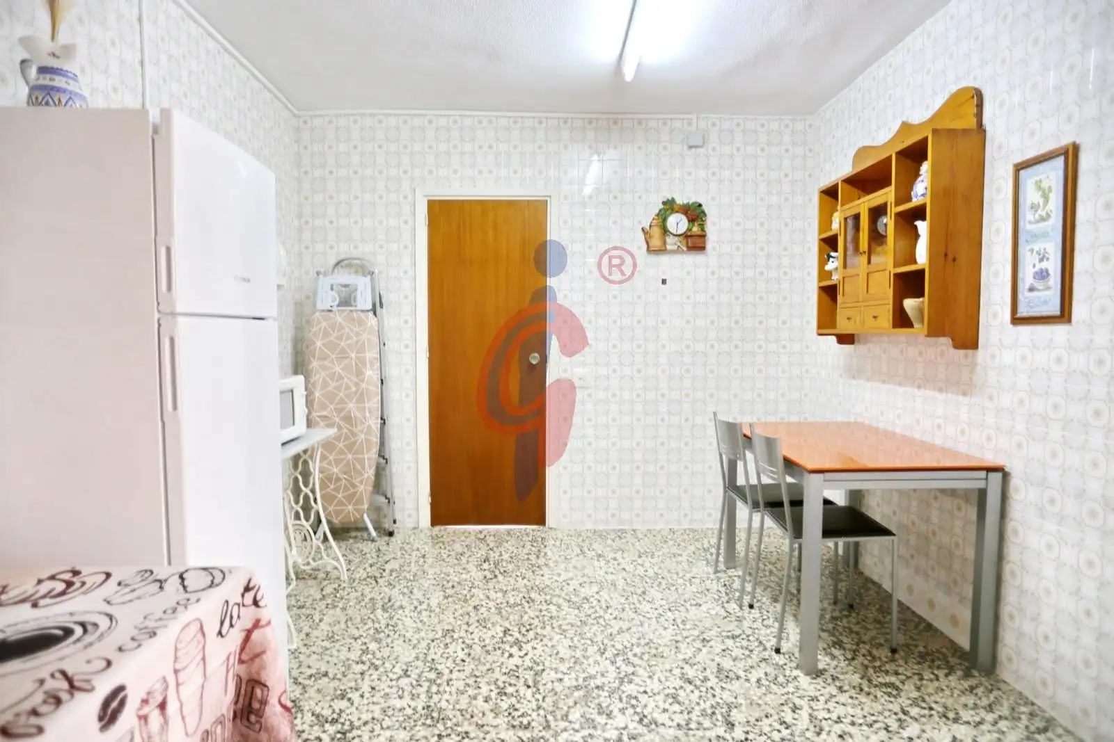 Cuina de Apartament de lloguer en Guardamar del Segura amb Aire condicionat, Calefacció i Moblat