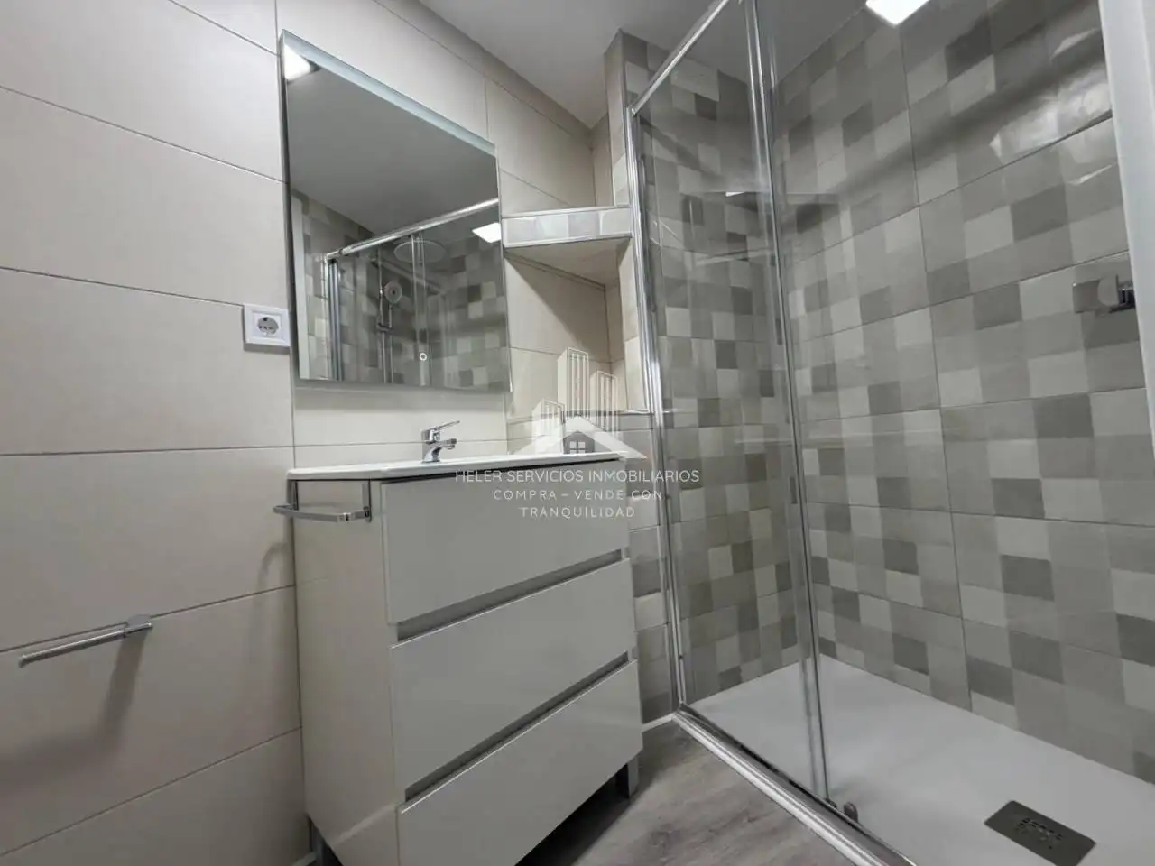 Wohnung zur Miete in Avenida Valencia, Ensanche - Río Júcar