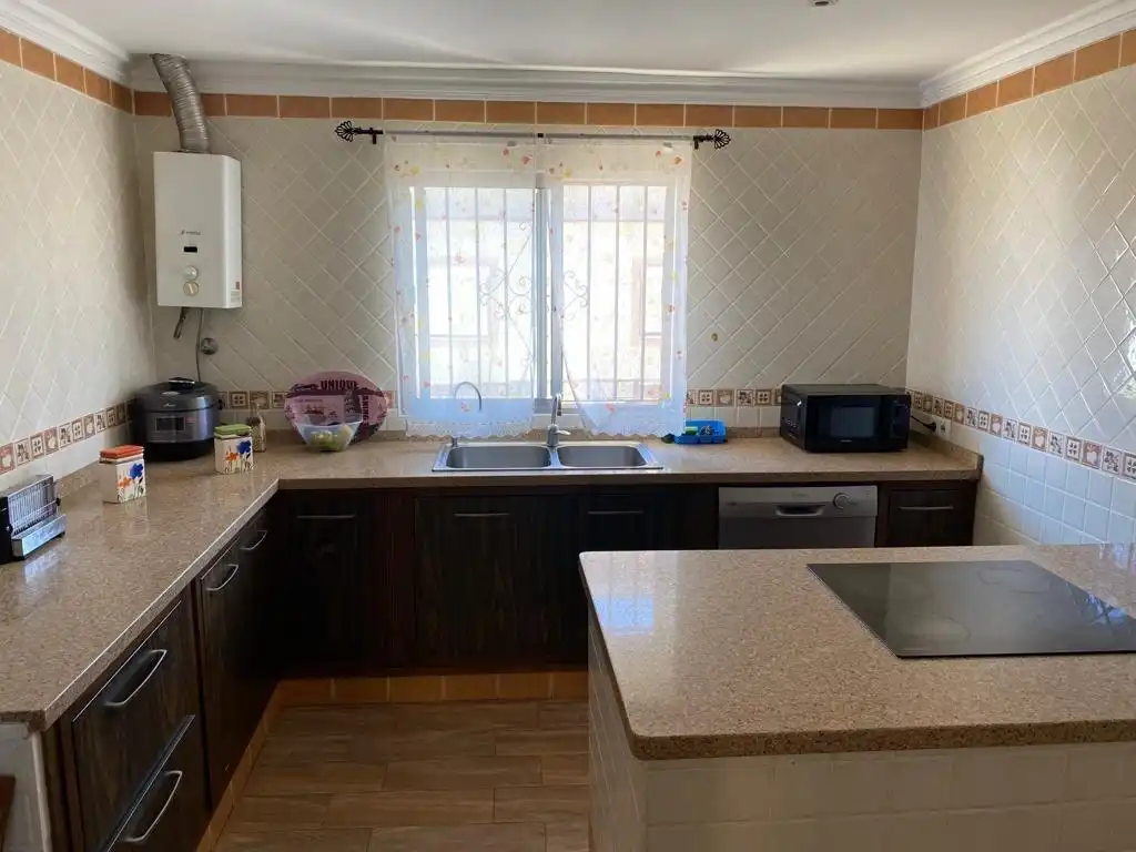 Cuina de Casa o xalet en venda en San Roque amb Parquet, Terrassa i Balcó