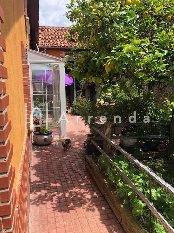 Single-family semi-detached for sale in Adarzo, Alisal - San Román