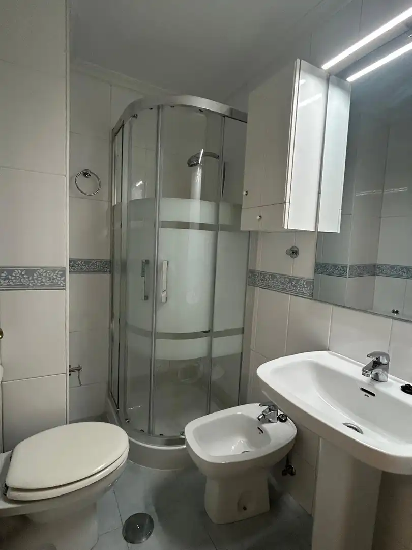 Bany de Pis de lloguer en Granada amb Calefacció i Moblat