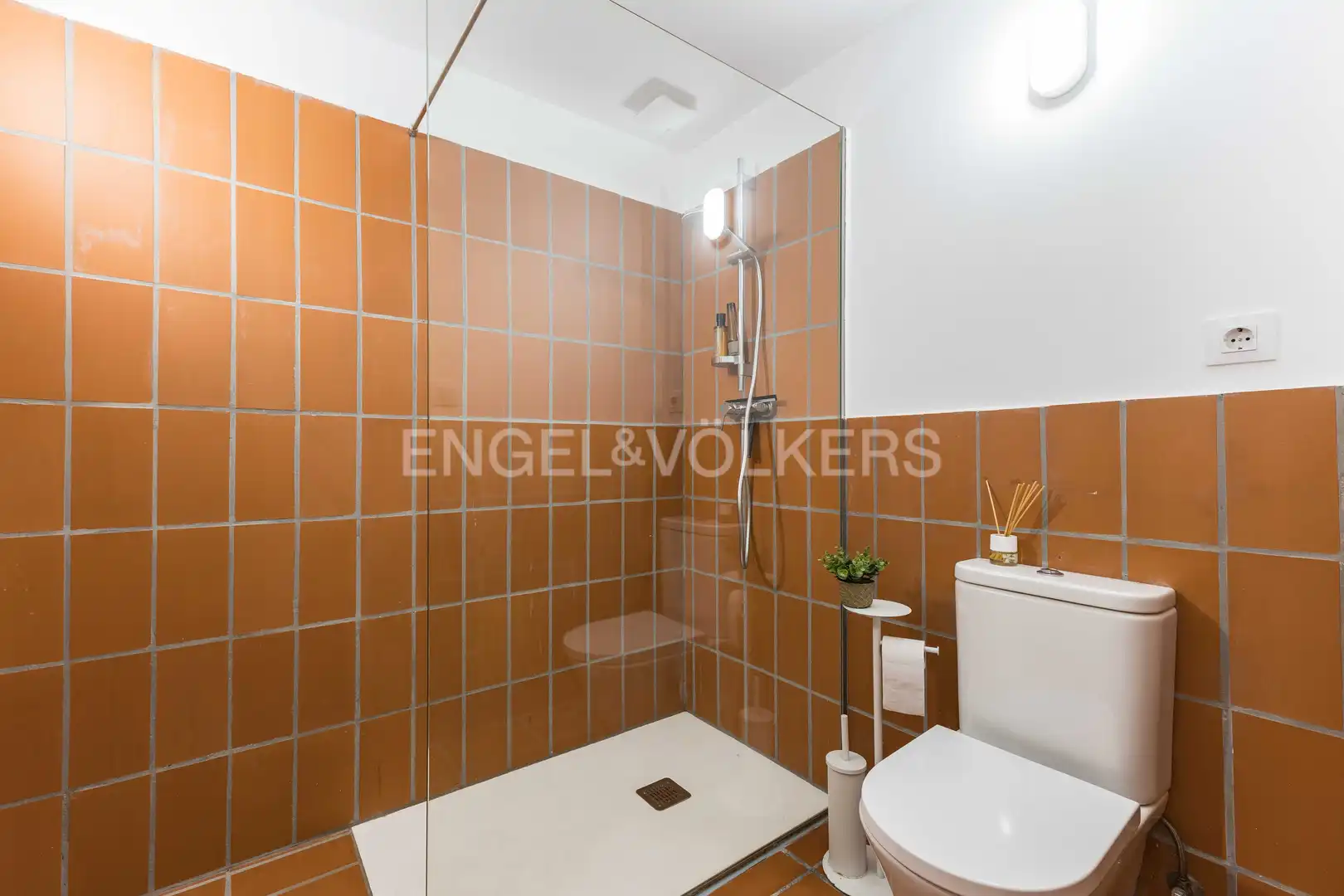 Badezimmer von Wohnung zum Verkauf in Barcelona mit Klimaanlage, Heizung und Abstellraum
