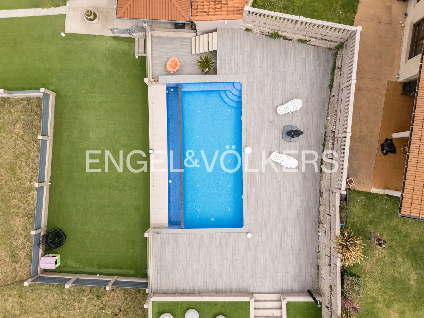 Piscina de Casa o xalet en venda en Oia amb Calefacció, Jardí privat i Parquet