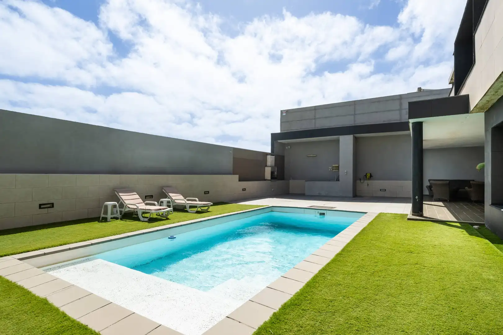 Piscina de Casa o xalet en venda en Telde amb Jardí privat, Terrassa i Traster
