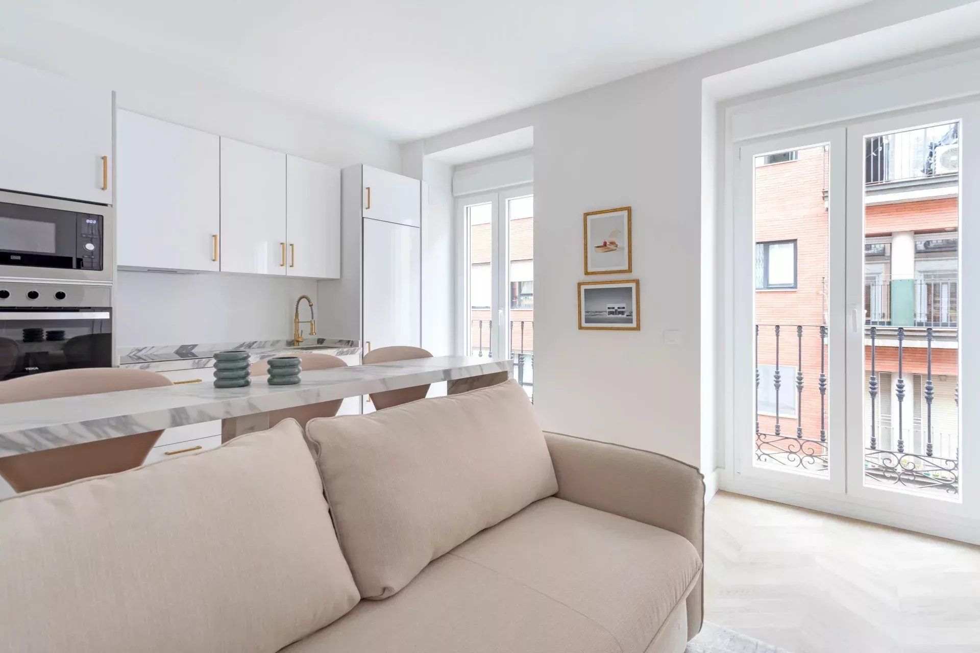 Living room of Flat to rent in  Madrid Capital  with Air Conditioner, Heating and Furnished