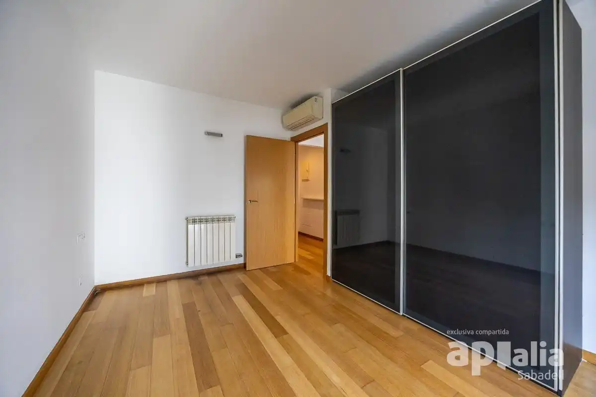 Schlafzimmer von Wohnung zum Verkauf in Sabadell mit Heizung und Abstellraum