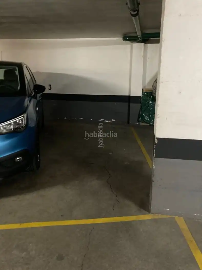 Motorradstellplatz zur Miete in Carrer Juli Garreta 16, imagen 3