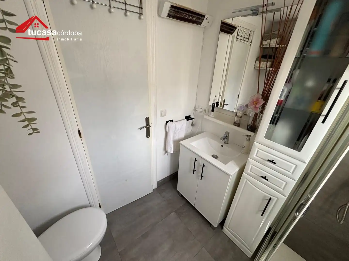 Bathroom of Flat for sale in Córdoba  with Air Conditioner and Terrace