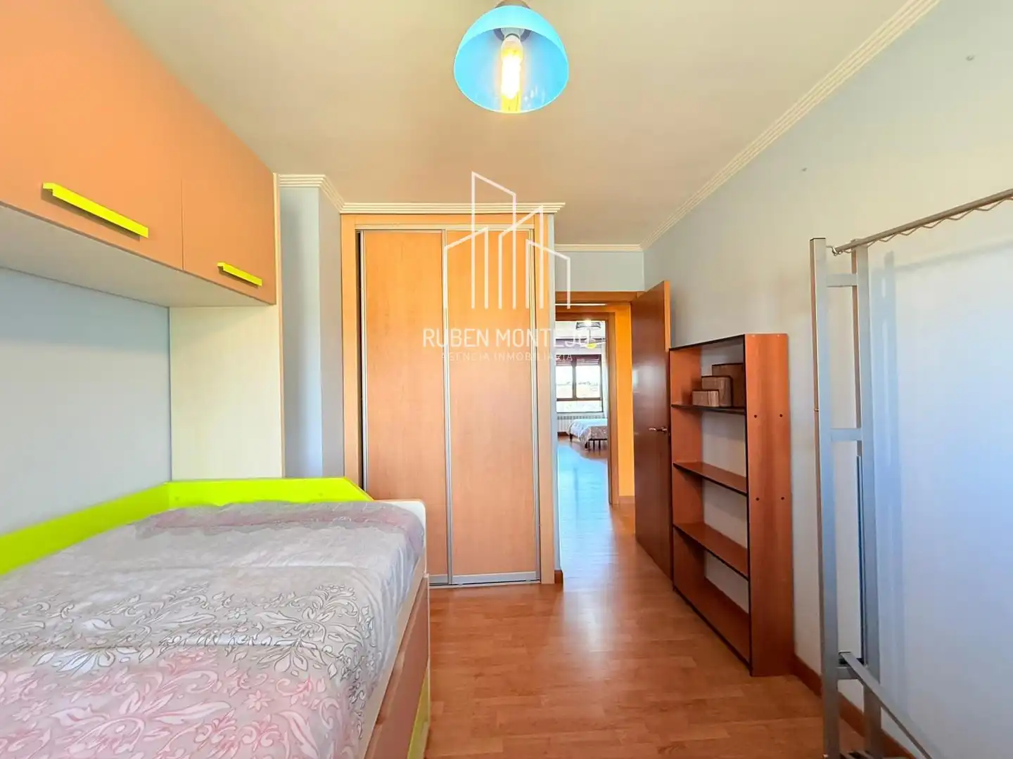 Habitación de Casa adosada en venta en Galindo y Perahuy con Calefacción, Jardín privado y Terraza