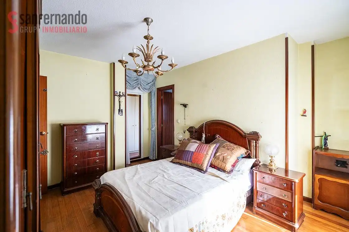 Schlafzimmer von Wohnung zum Verkauf in Cartes mit Heizung
