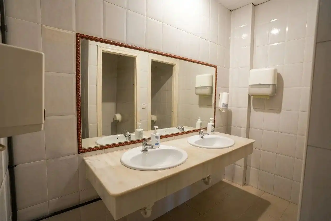 Baño de Local en venta en Guadiana, Badajoz