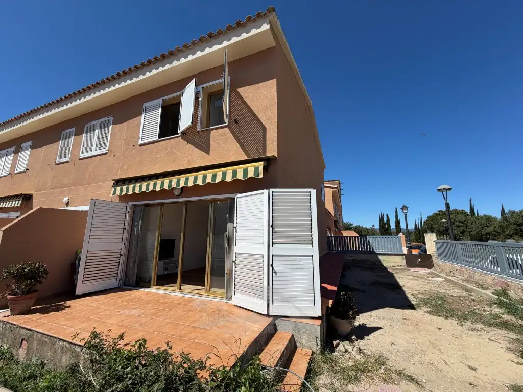 Vista exterior de Casa o xalet en venda en Cambrils amb Piscina comunitària