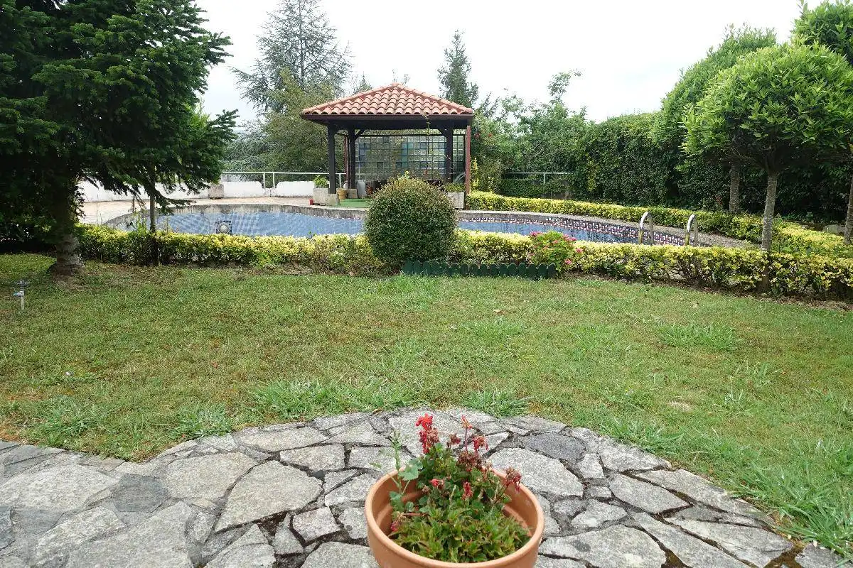 Piscina de Casa o xalet en venda en Mungia amb Calefacció, Jardí privat i Terrassa