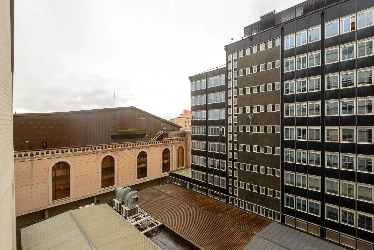 Vista exterior de Piso en venta en Oviedo  con Calefacción y Parquet