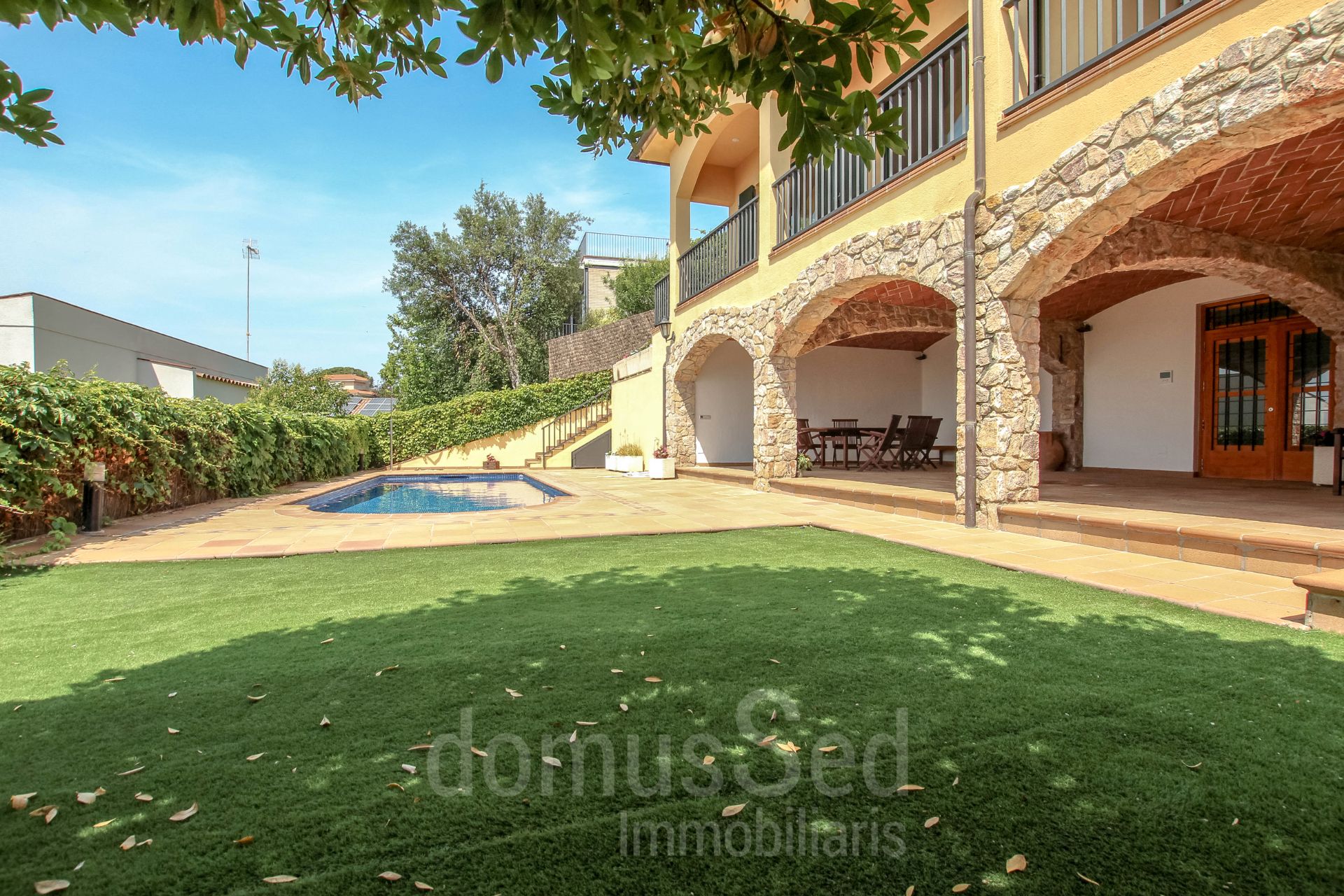 Vista exterior de Casa o xalet de lloguer en Teià amb Calefacció, Jardí privat i Terrassa