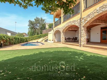Vista exterior de Casa o xalet de lloguer en Teià amb Calefacció, Jardí privat i Terrassa