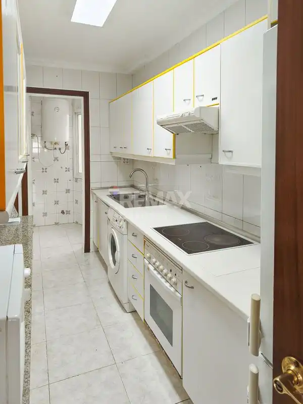 Cuina de Pis en venda en Vigo  amb Calefacció, Parquet i Terrassa