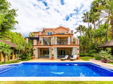 Casa con balcón en venta en Las Chapas - El Rosario