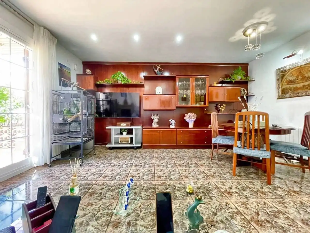 Sala d'estar de Casa adosada en venda en Serraparera