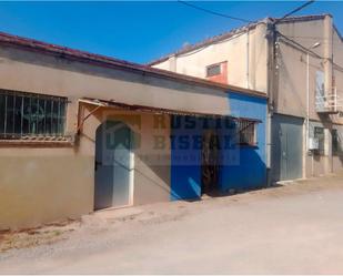 Exterior view of Box room to rent in La Bisbal d'Empordà