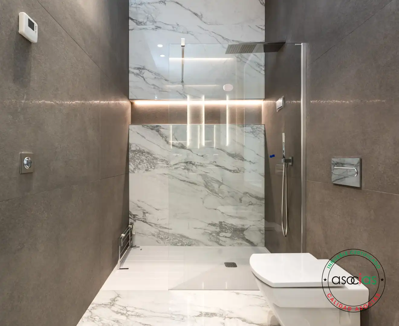 Badezimmer von Wohnung zum Verkauf in Gijón  mit Heizung