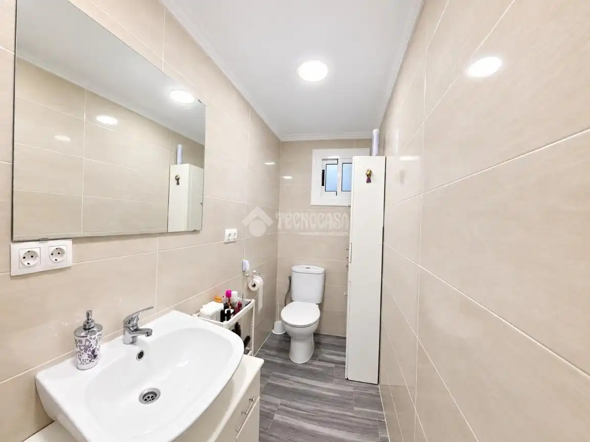 Baño de Piso en venta en Alicante / Alacant con Aire acondicionado