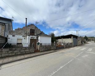 Vista exterior de Casa o xalet en venda en Arganza amb Jardí privat