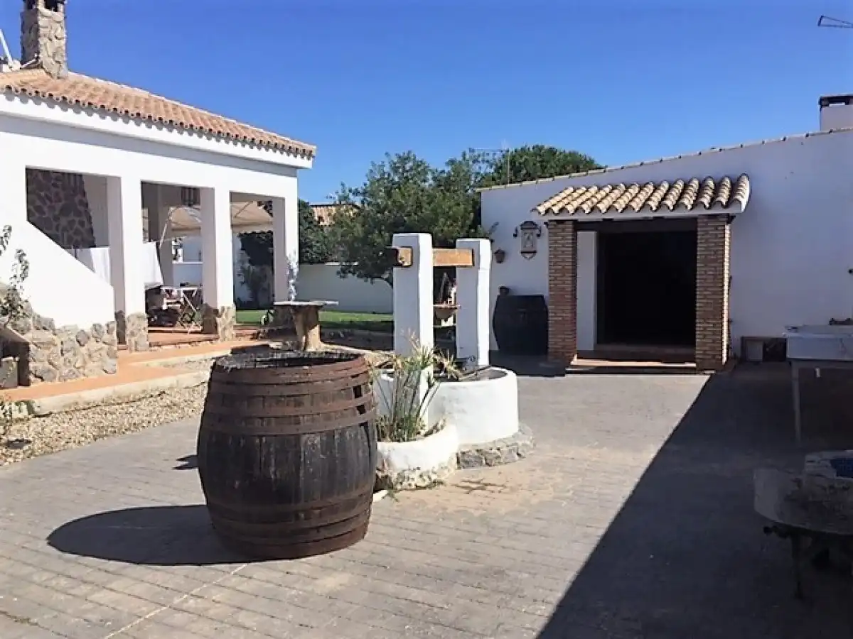 Villa mit Pool zum Verkauf in Núcleo urbano, imagen 4
