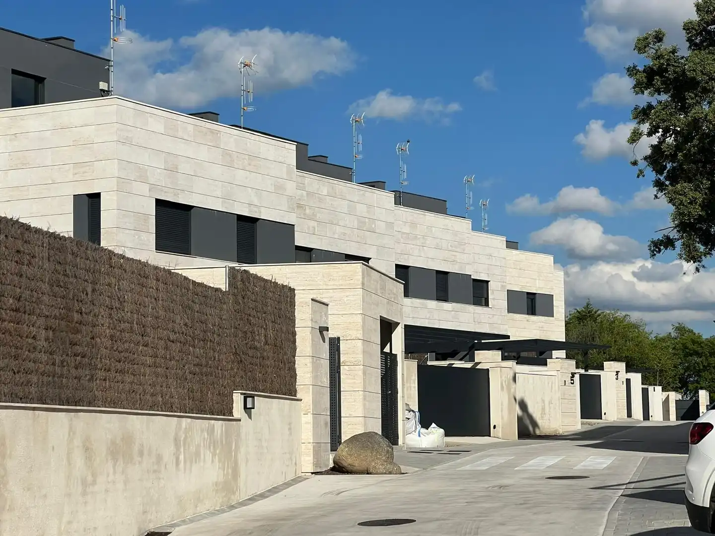 Vista exterior de Casa o chalet en venta en Torrelodones con Aire acondicionado, Calefacción y Jardín privado