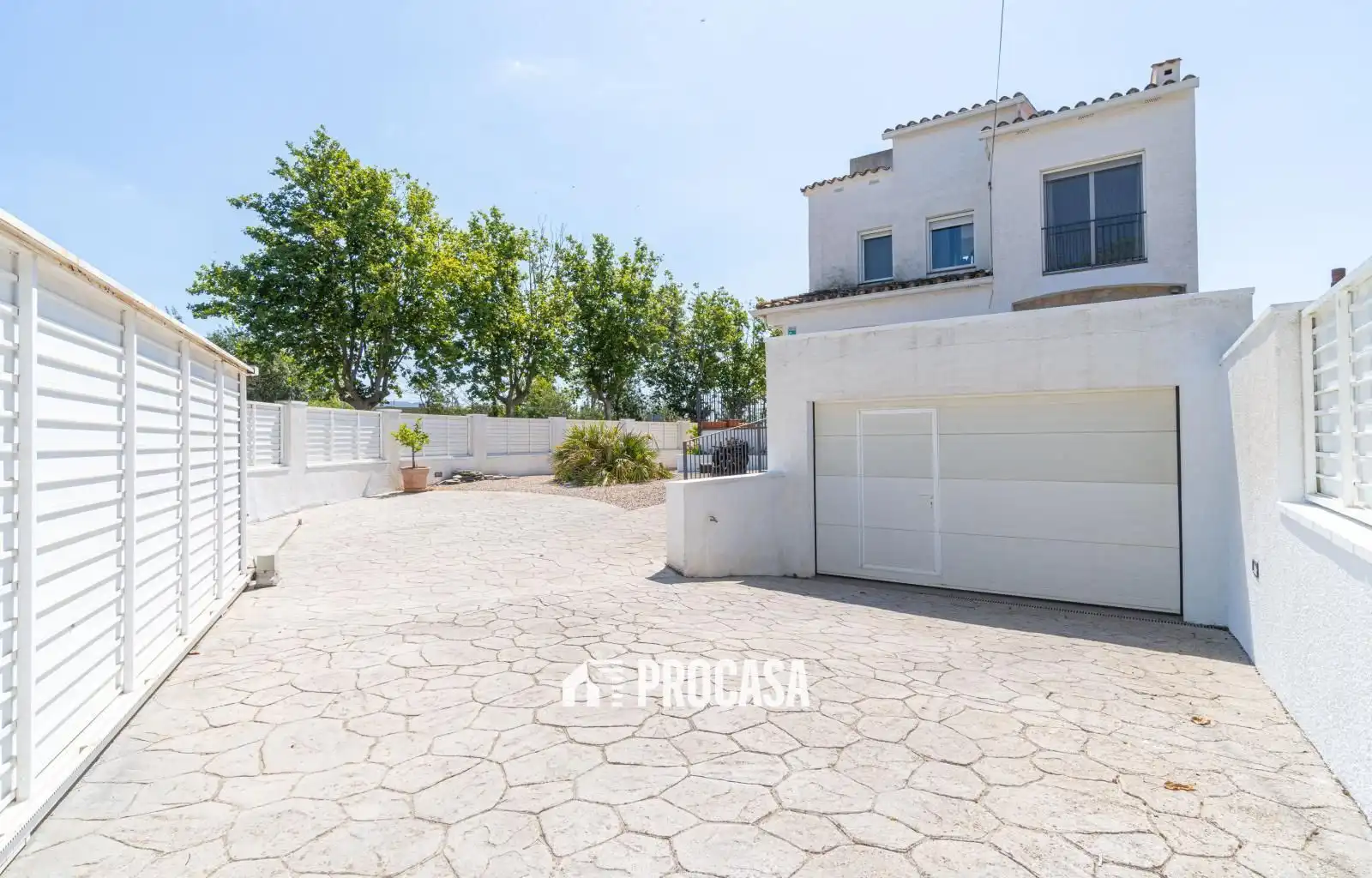 Vista exterior de Casa o xalet en venda en Empuriabrava amb Aire condicionat, Piscina i Moblat
