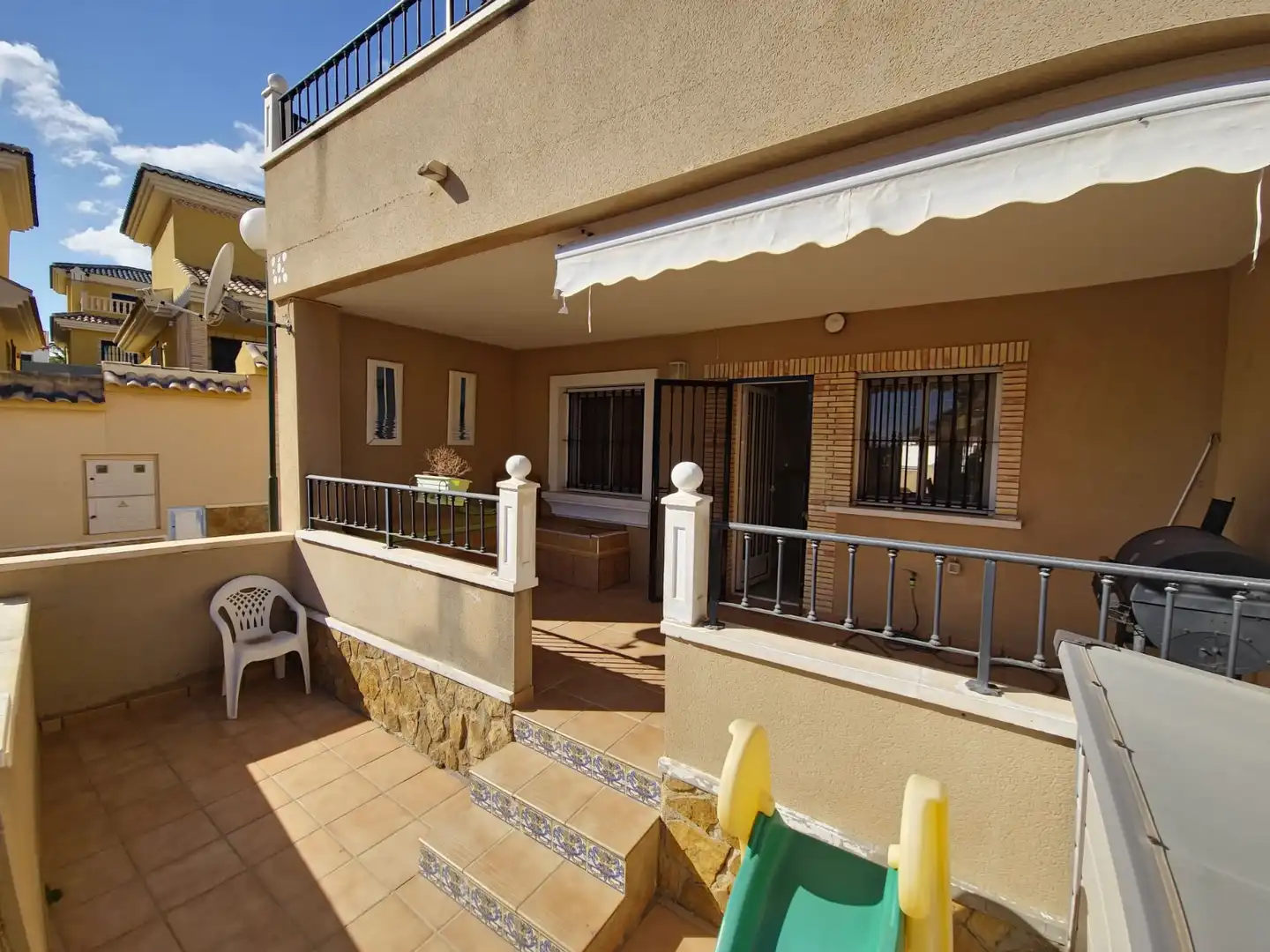 Terrasse von Erdgeschoss zur Miete in Orihuela mit Privatgarten, Schwimmbad und Möbliert